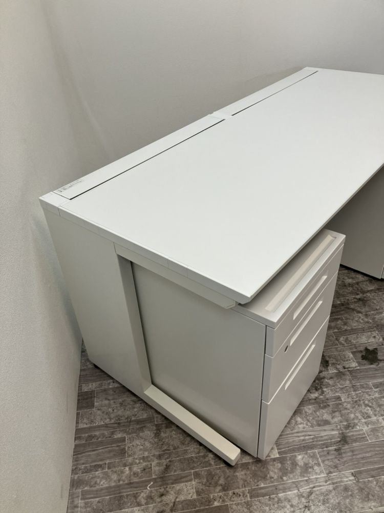 コクヨ 1600平デスク＋ワゴン3点セット  1600平デスク＋ワゴン3点セット 