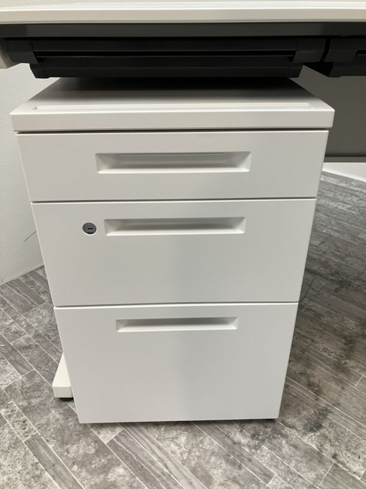 コクヨ 1600平デスク＋ワゴン3点セット  1600平デスク＋ワゴン3点セット 