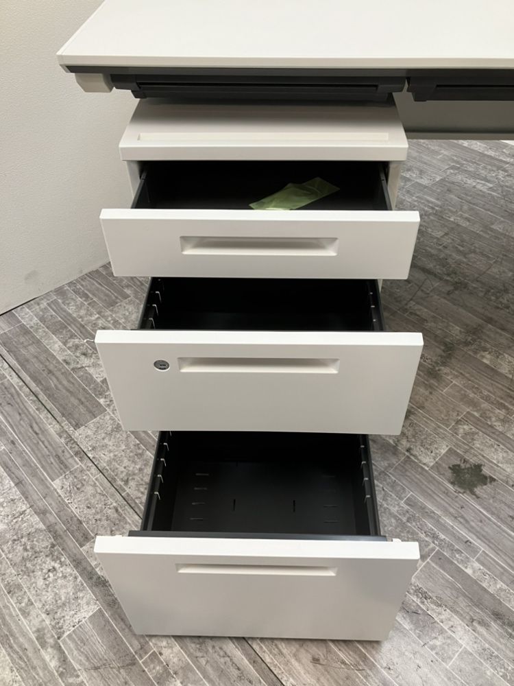 コクヨ 1600平デスク＋ワゴン3点セット  1600平デスク＋ワゴン3点セット 