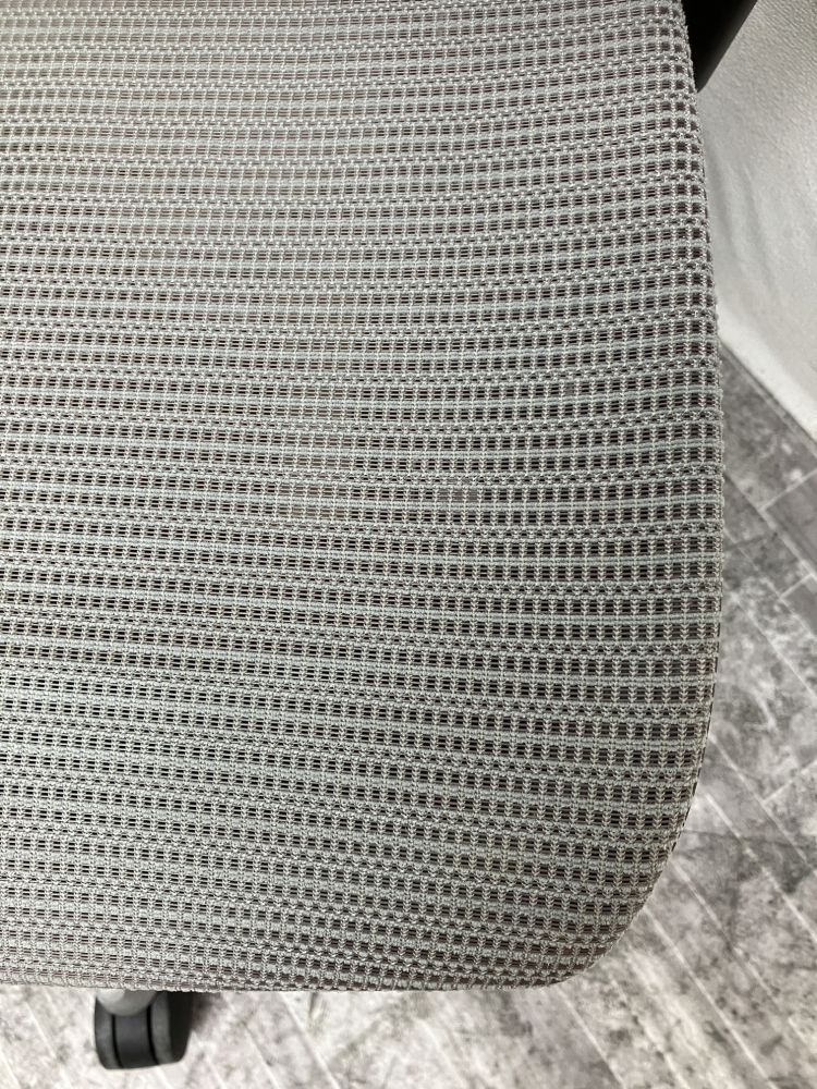 オカムラ 可動肘付バロンチェア CP81MR-FPG2 可動肘付バロンチェア CP81MR-FPG2