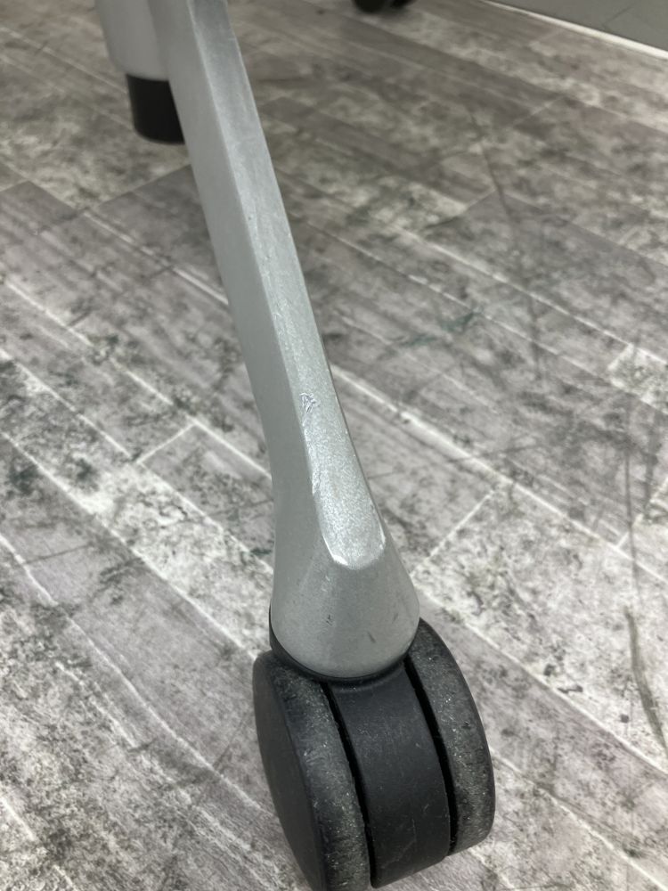 オカムラ 可動肘付バロンチェア CP81MR-FPG2 可動肘付バロンチェア CP81MR-FPG2