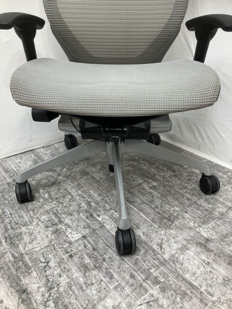 オカムラ 可動肘付バロンチェア CP81MR-FPG2 可動肘付バロンチェア CP81MR-FPG2