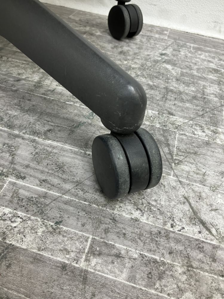 ハーマンミラー(HermanMiller) アーロンチェア（Bサイズ・スタンダード） AE111PWP-AJG1BBFFBK3D01 アーロンチェア（Bサイズ・スタンダード） AE111PWP-AJG1BBFFBK3D01