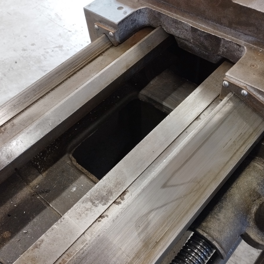 西川機械 汎用旋盤1968年製　 NICK-600 汎用旋盤1968年製　 NICK-600