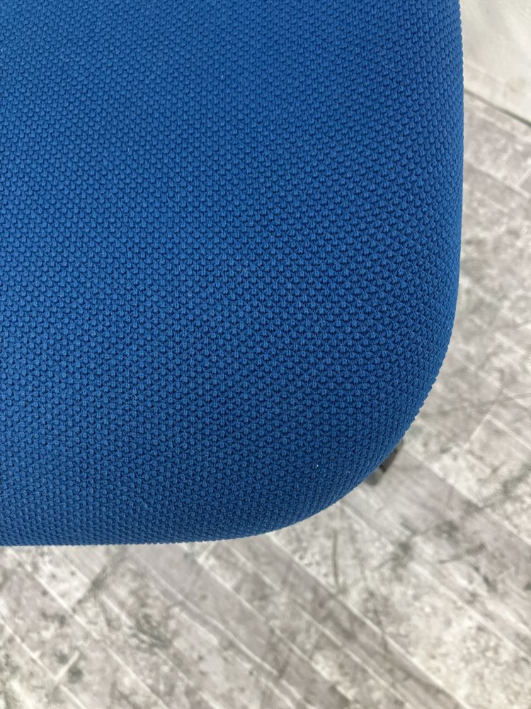 コクヨ 固定肘付デュオラチェア  固定肘付デュオラチェア 