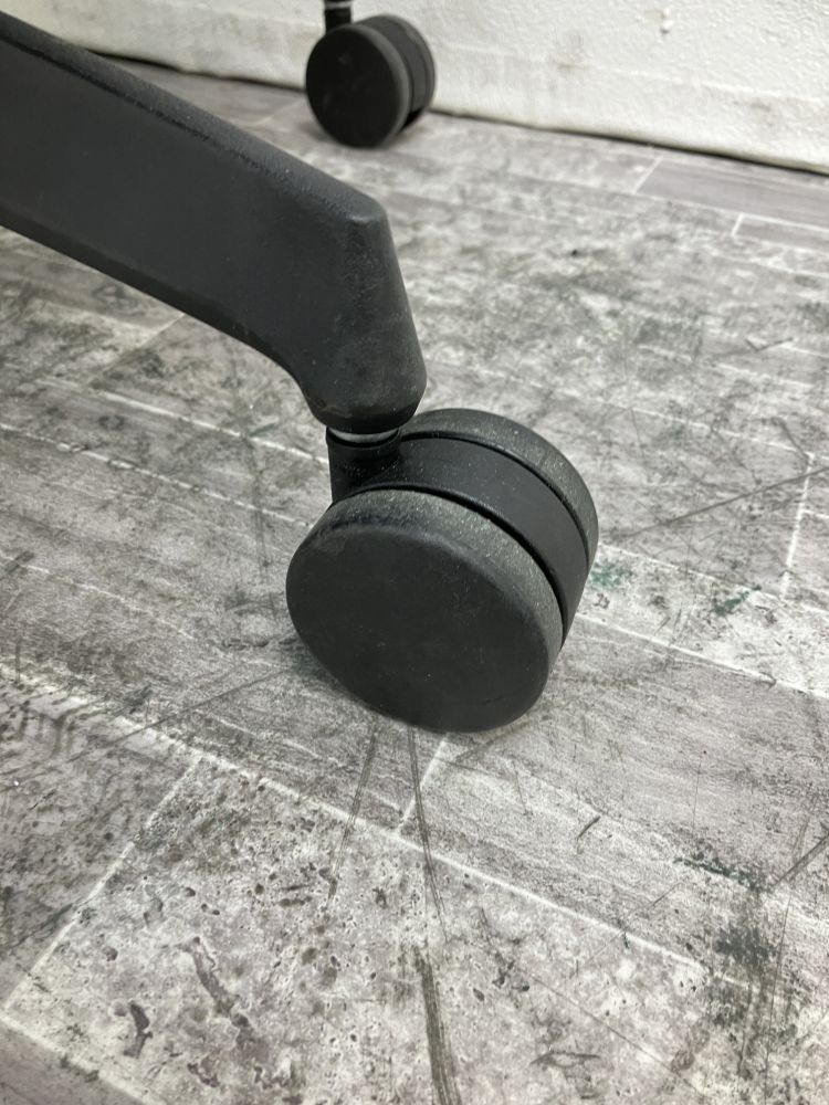 コクヨ 固定肘付デュオラチェア  固定肘付デュオラチェア 