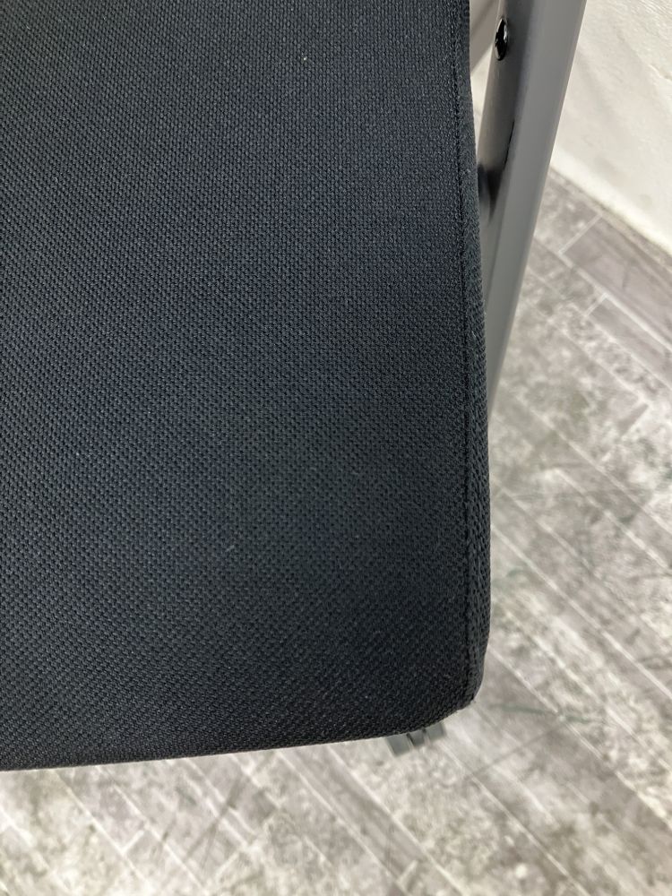 オフィスコム 固定肘付ネスティングチェア UEM-1 固定肘付ネスティングチェア UEM-1