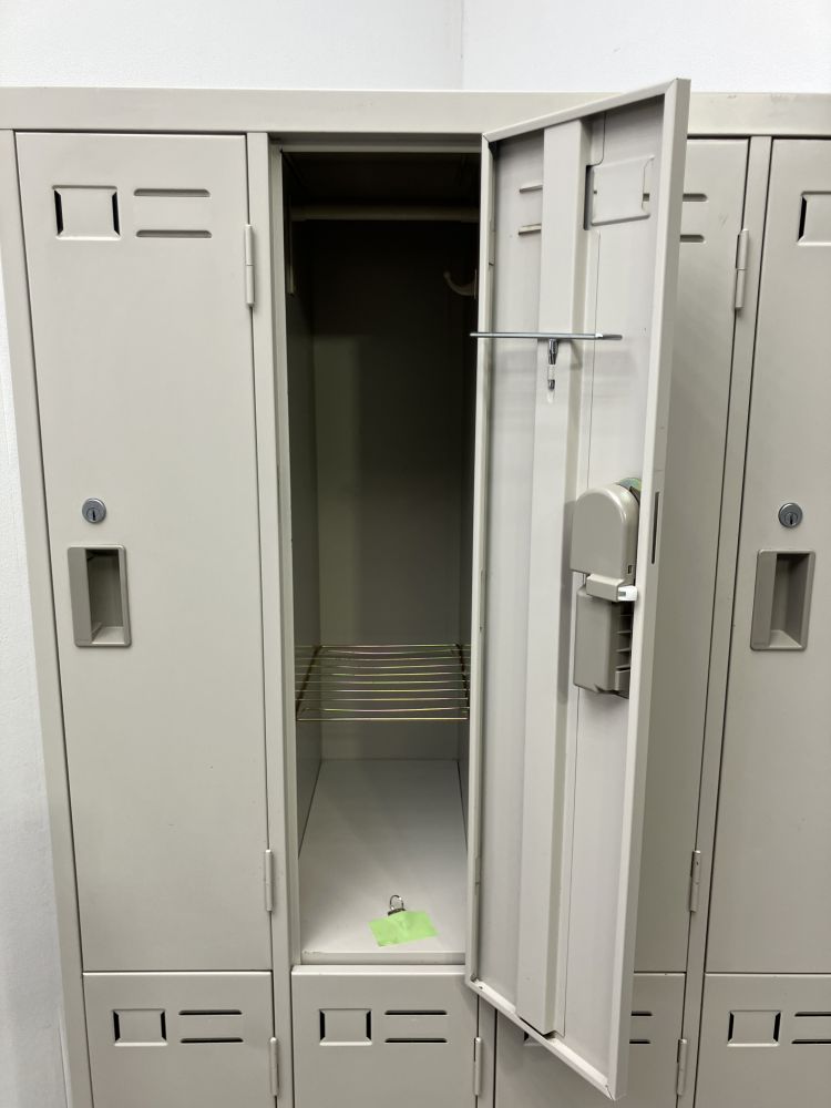 コクヨ 8人用ロッカー LK-8F1C 8人用ロッカー LK-8F1C