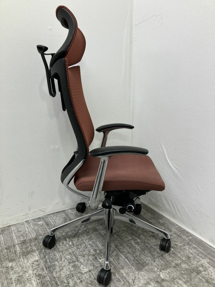 愛知県にて オカムラ 固定肘付バロンチェア 39411 を買取致しました。