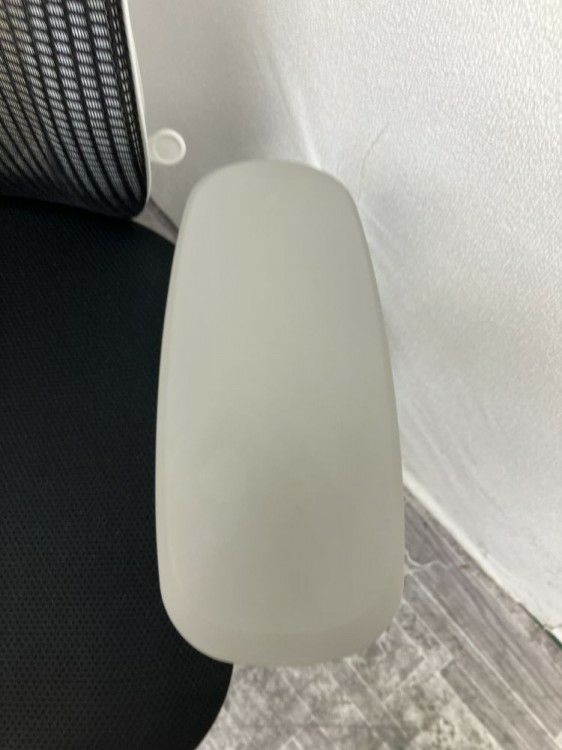 岐阜県にて オカムラ 可動肘付シルフィーチェア 39555 を買取致しました。