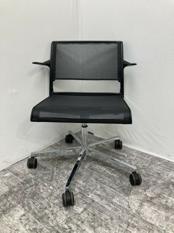 岐阜県にて Wilkhahn/ウィルクハーン 固定肘付エーライン232/2チェア 39553 を買取致しました。