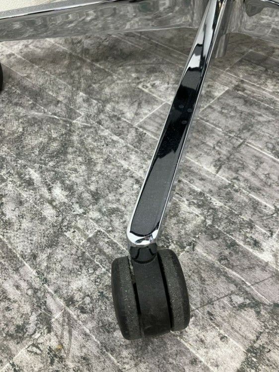 岐阜県にて Wilkhahn/ウィルクハーン 固定肘付エーライン232/2チェア 39553 を買取致しました。