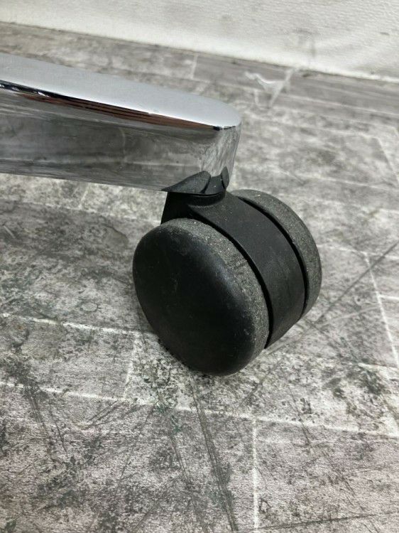 岐阜県にて Wilkhahn/ウィルクハーン 固定肘付エーライン232/2チェア 39553 を買取致しました。