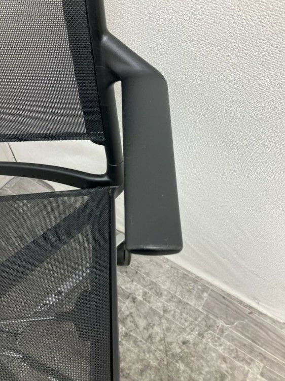 岐阜県にて Wilkhahn/ウィルクハーン 固定肘付エーライン232/2チェア 39553 を買取致しました。
