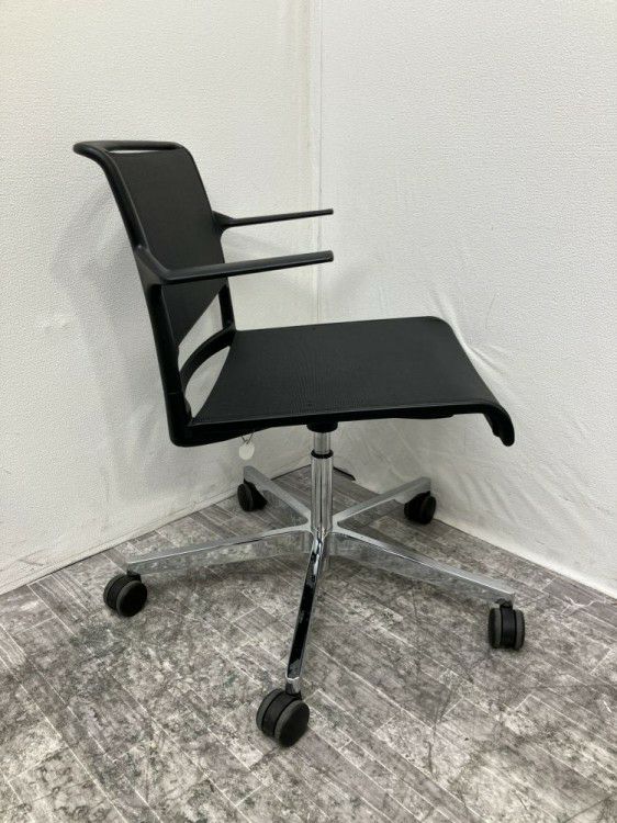 岐阜県にて Wilkhahn/ウィルクハーン 固定肘付エーライン232/2チェア 39553 を買取致しました。