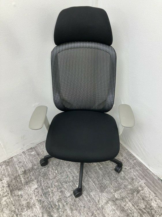 岐阜県にて オカムラ 可動肘付シルフィーチェア 39555 を買取致しました。