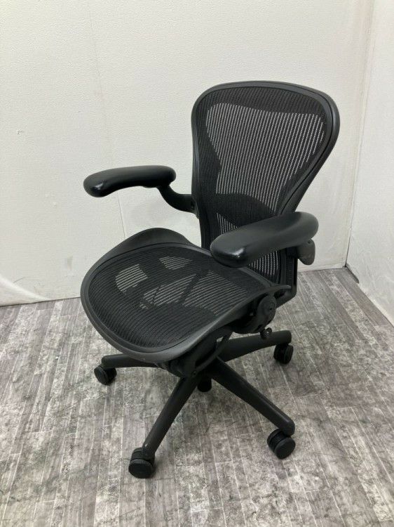 三重県にて HermanMiller（ハーマンミラー） ハーマンミラー可動肘付アーロンチェア  を買取致しました。
