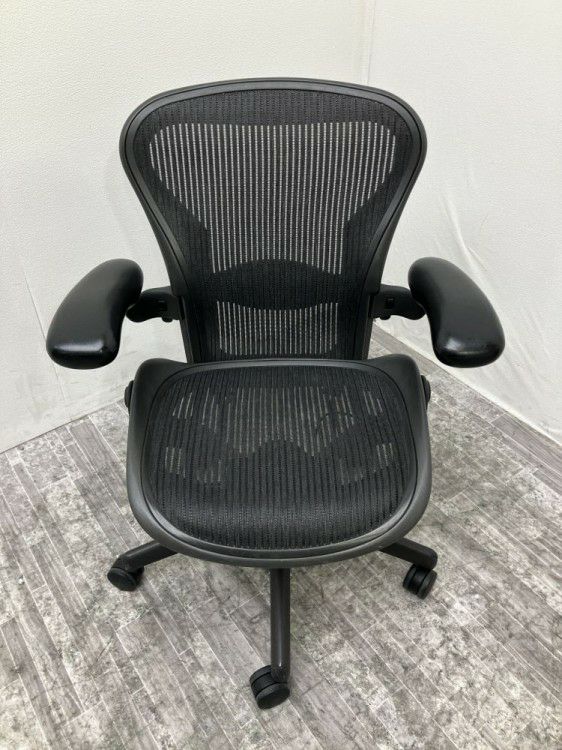 三重県にて HermanMiller（ハーマンミラー） ハーマンミラー可動肘付アーロンチェア  を買取致しました。