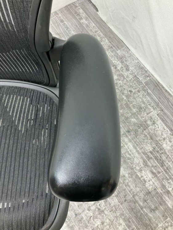 三重県にて HermanMiller（ハーマンミラー） ハーマンミラー可動肘付アーロンチェア  を買取致しました。