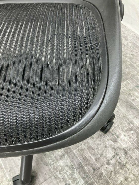 三重県にて HermanMiller（ハーマンミラー） ハーマンミラー可動肘付アーロンチェア  を買取致しました。