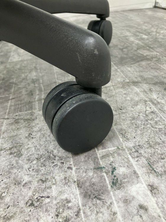 三重県にて HermanMiller（ハーマンミラー） ハーマンミラー可動肘付アーロンチェア  を買取致しました。