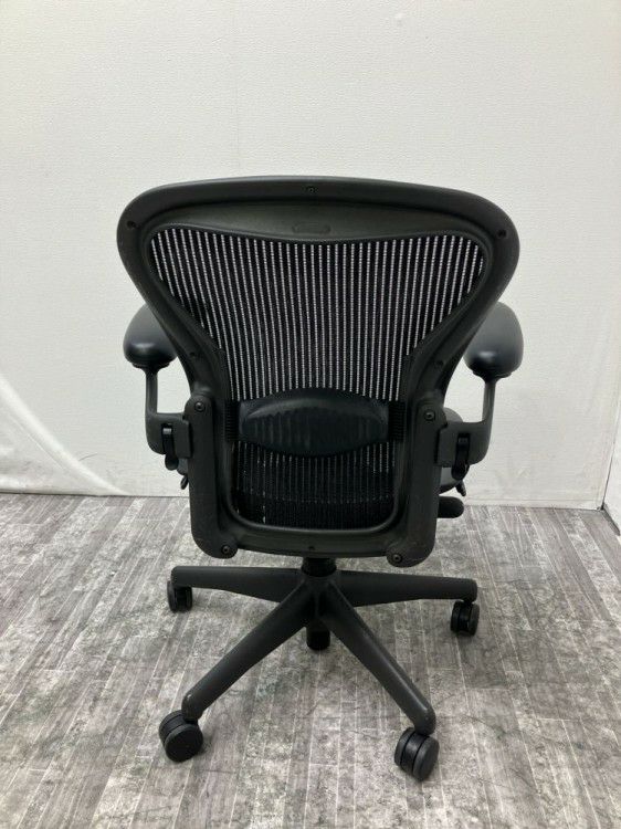 三重県にて HermanMiller（ハーマンミラー） ハーマンミラー可動肘付アーロンチェア  を買取致しました。