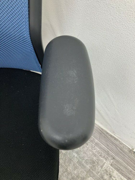 愛知県にて ウチダ(内田洋行) ウチダ可動肘付アクトディアチェア を買取致しました。