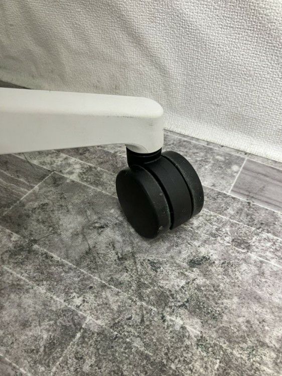 三重県にて ウチダ（内田洋行） ウチダ可動肘付リーフレクチェア  を買取致しました。