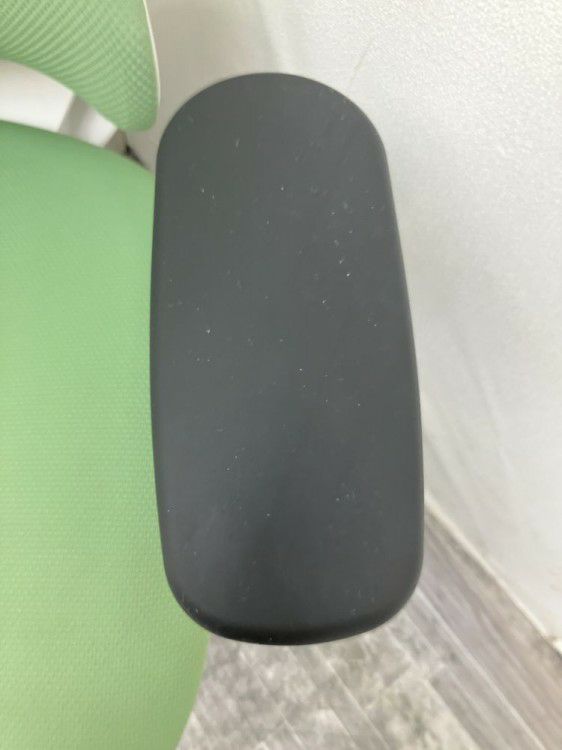 三重県にて ウチダ（内田洋行） ウチダ可動肘付リーフレクチェア  を買取致しました。