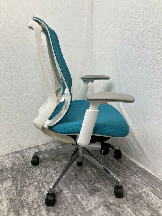 愛知県にて オカムラ 可動肘付シルフィーチェア  を買取致しました。