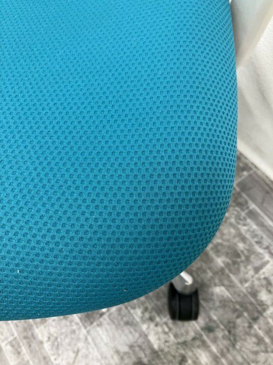 愛知県にて オカムラ 可動肘付シルフィーチェア  を買取致しました。