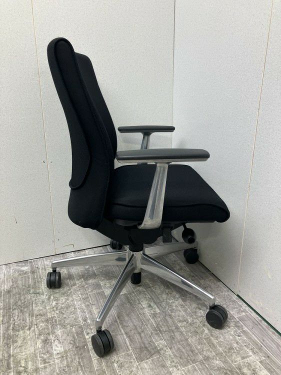 岐阜県にて コクヨ 固定肘付プントチェア  を買取致しました。