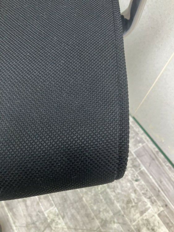 岐阜県にて コクヨ 固定肘付プントチェア  を買取致しました。