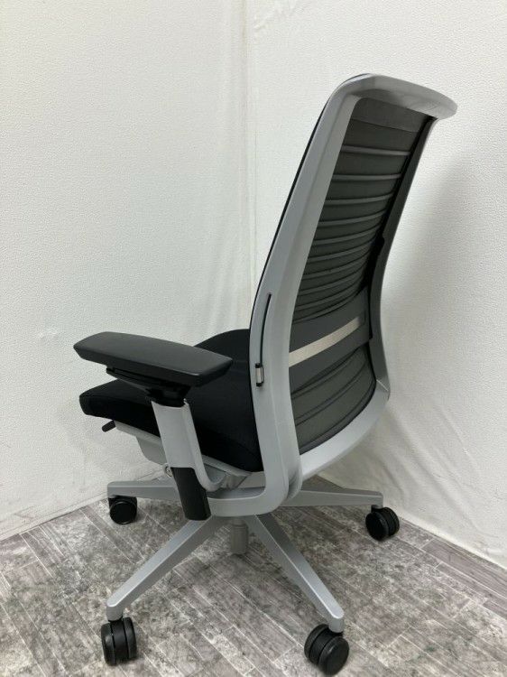 三重県にて スチールケース 可動肘付シンク2チェア  を買取致しました。