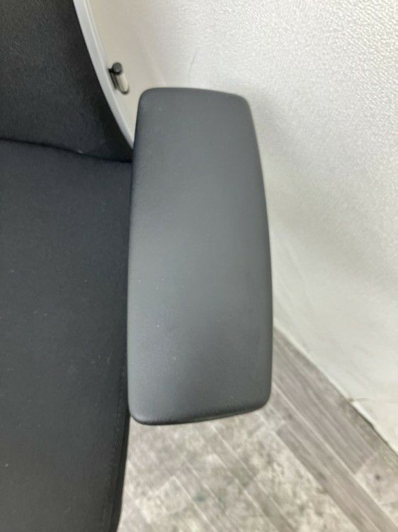 三重県にて スチールケース 可動肘付シンク2チェア  を買取致しました。