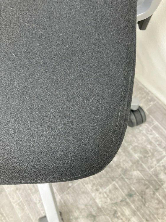 三重県にて スチールケース 可動肘付シンク2チェア  を買取致しました。