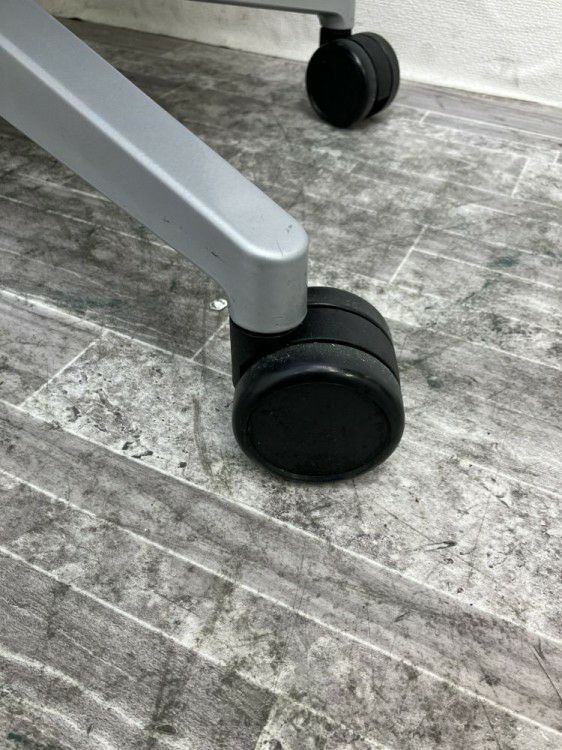 三重県にて スチールケース 可動肘付シンク2チェア  を買取致しました。