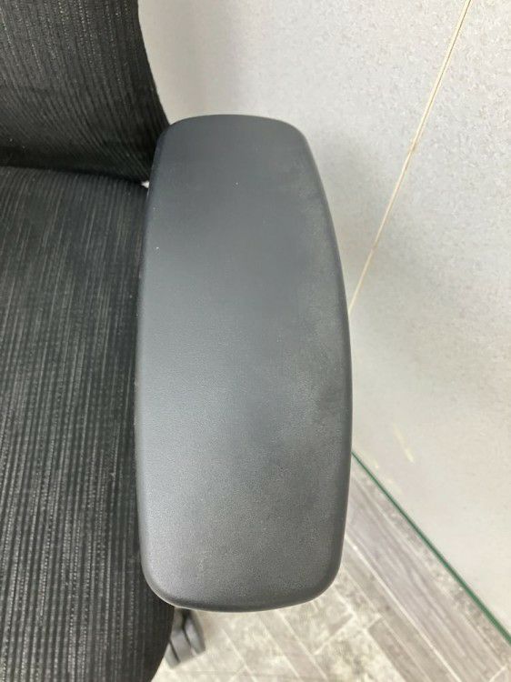 三重県にて ウチダ（内田洋行） 可動肘付クレネチェア  を買取致しました。