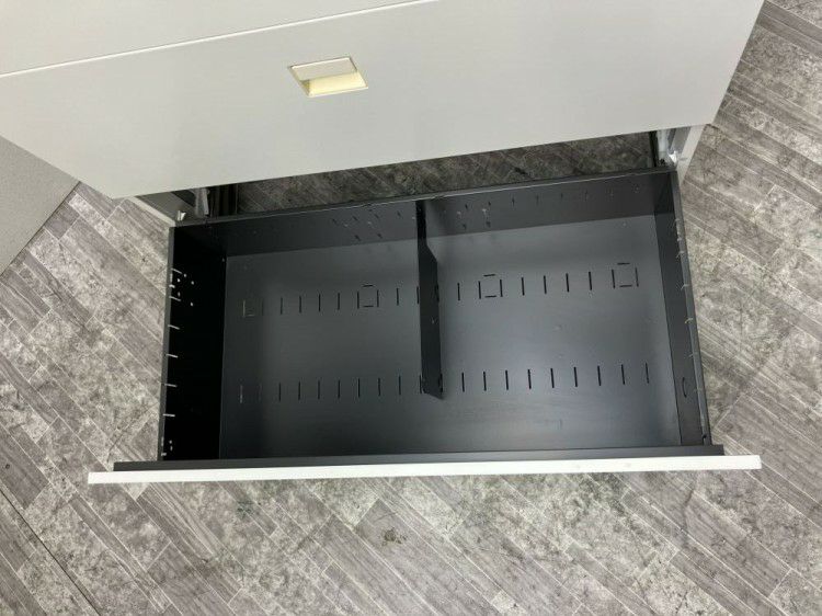 愛知県にて オカムラ 天板付3段ラテラル書庫  を買取致しました。