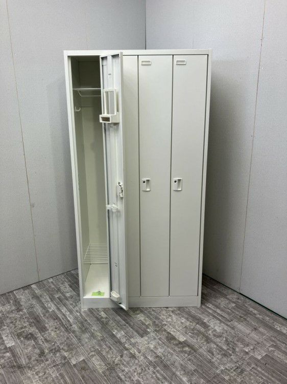 岐阜県にて オカムラ 4人用ロッカー  を買取致しました。