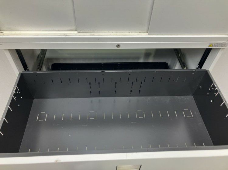 三重県にて オカムラ 3段ラテラル・3扉スライド上下書庫  を買取致しました。