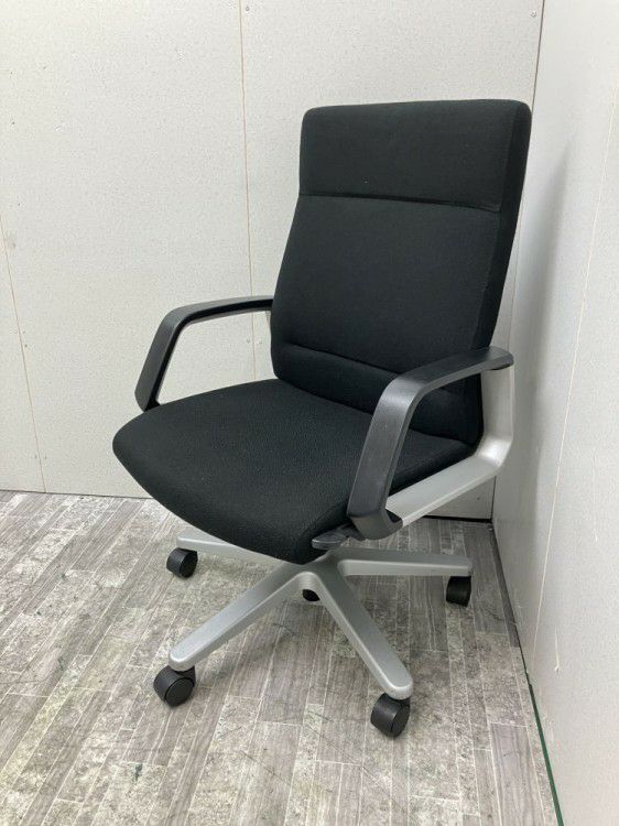 三重県にて コクヨ 固定肘付マネジメントチェア  を買取致しました。