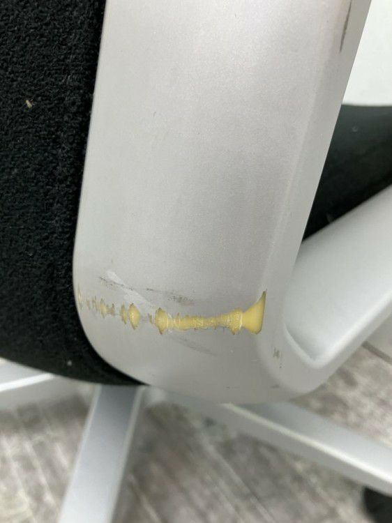 三重県にて コクヨ 固定肘付マネジメントチェア  を買取致しました。