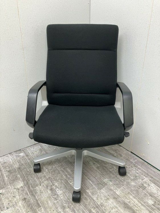 三重県にて コクヨ 固定肘付マネジメントチェア  を買取致しました。