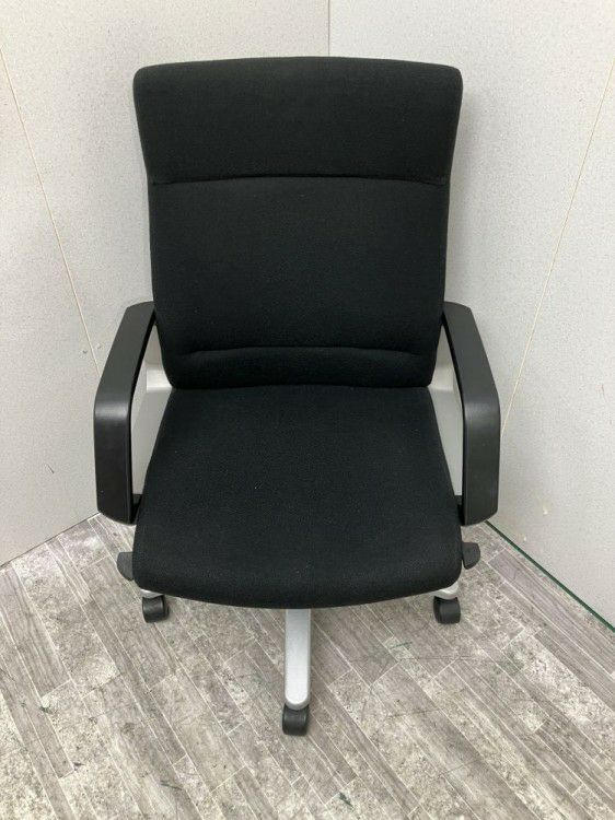 三重県にて コクヨ 固定肘付マネジメントチェア  を買取致しました。