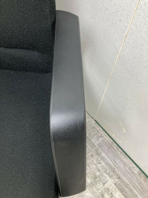 三重県にて コクヨ 固定肘付マネジメントチェア  を買取致しました。