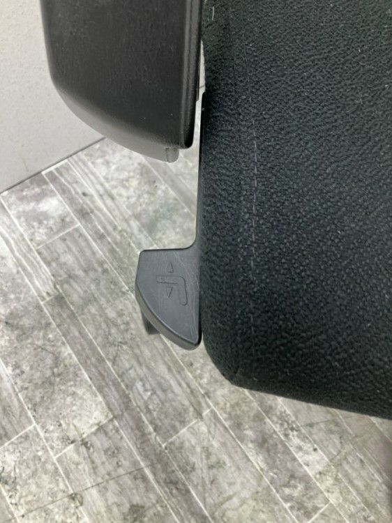 三重県にて コクヨ 固定肘付マネジメントチェア  を買取致しました。