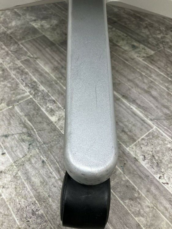 三重県にて コクヨ 固定肘付マネジメントチェア  を買取致しました。