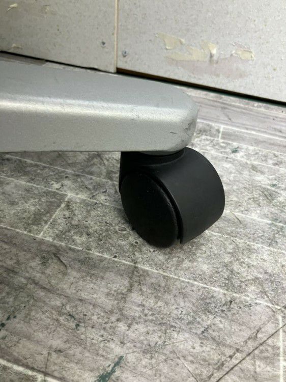 三重県にて コクヨ 固定肘付マネジメントチェア  を買取致しました。