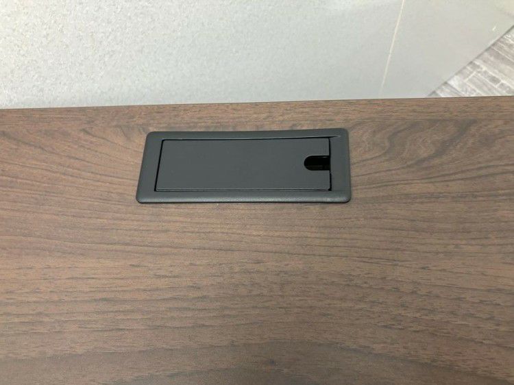 岐阜県にて コクヨ 役員用1600両袖デスク  を買取致しました。